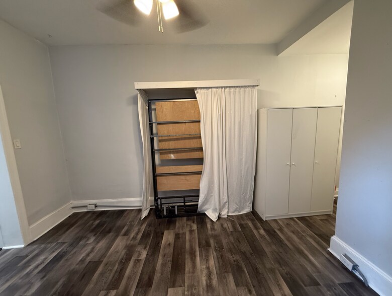 Building Photo - 828 Corinthian Ave