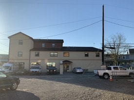 Building Photo - 64 Bridge St