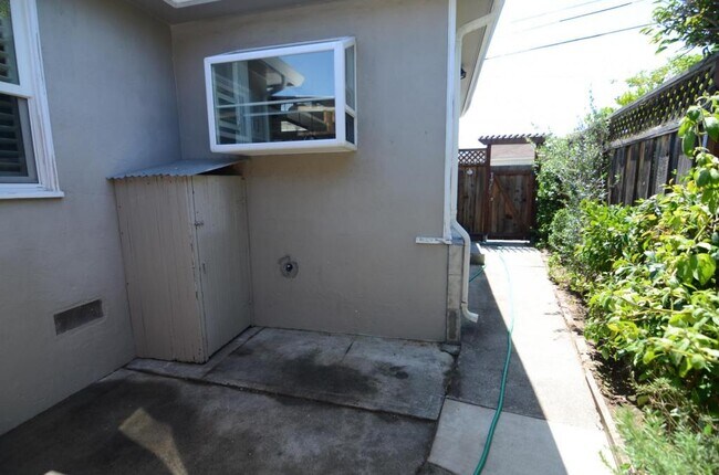 Building Photo - 126 22nd Ave