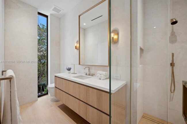 Building Photo - 424 W Rivo Alto Dr