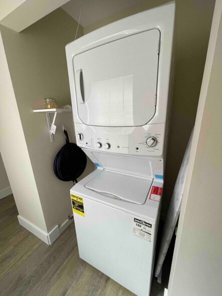 Building Photo - 1104 S State St