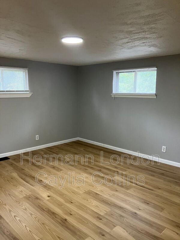 Building Photo - 8031 Aline Ave