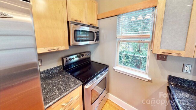 Building Photo - 2062 Atherton Heights Ln
