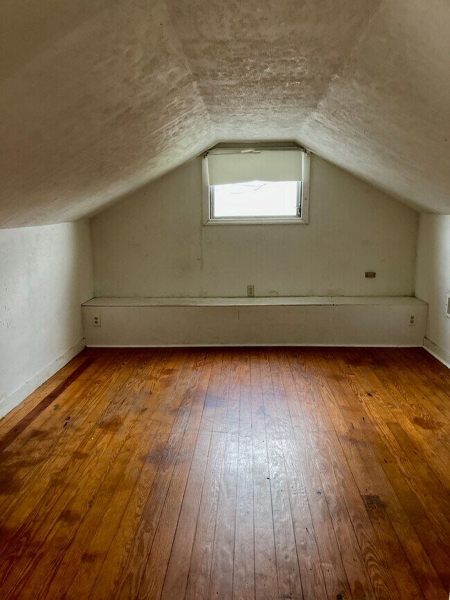 Bedroom 3-upstairs - 1005 Rosemont Dr