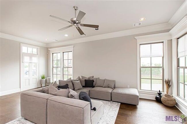 Building Photo - Upscale Townhouse in The Village at Magnol...
