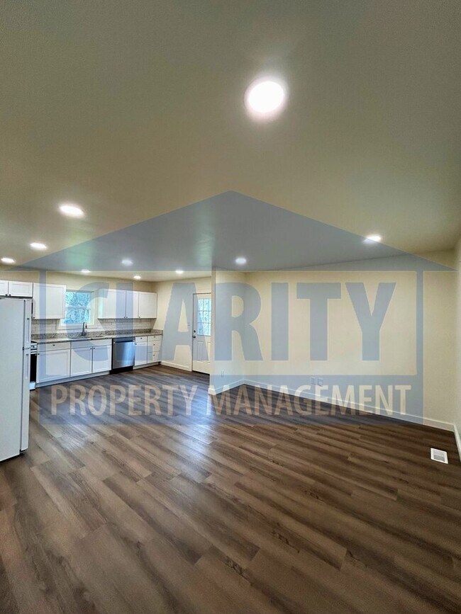 Building Photo - Three bedroom ranch-style home!