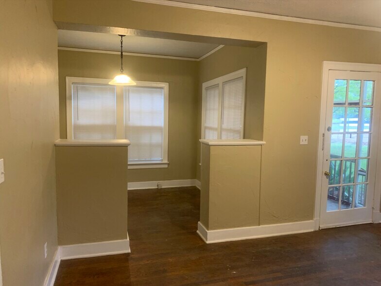 Dining Room space with built in cabinets - 4026 N State St