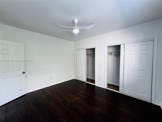 Building Photo - 946 Bay Dr