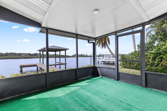 Building Photo - Riverfront Home in Ormond Beachside!