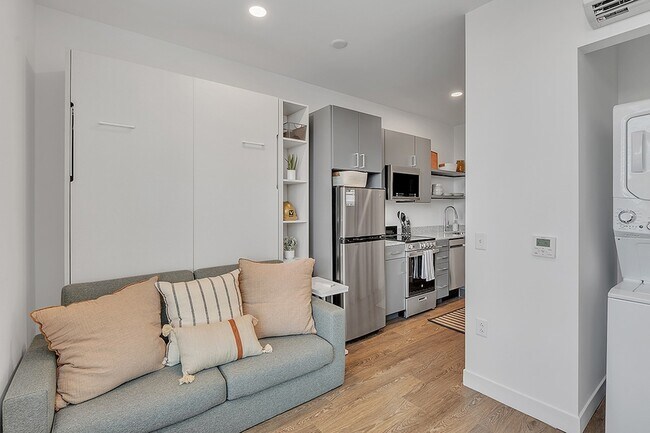 Broadway Studio Murphy - Living Room - Broadview at Vanderbilt