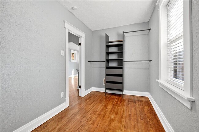 Building Photo - 5505 Rhodes Ave