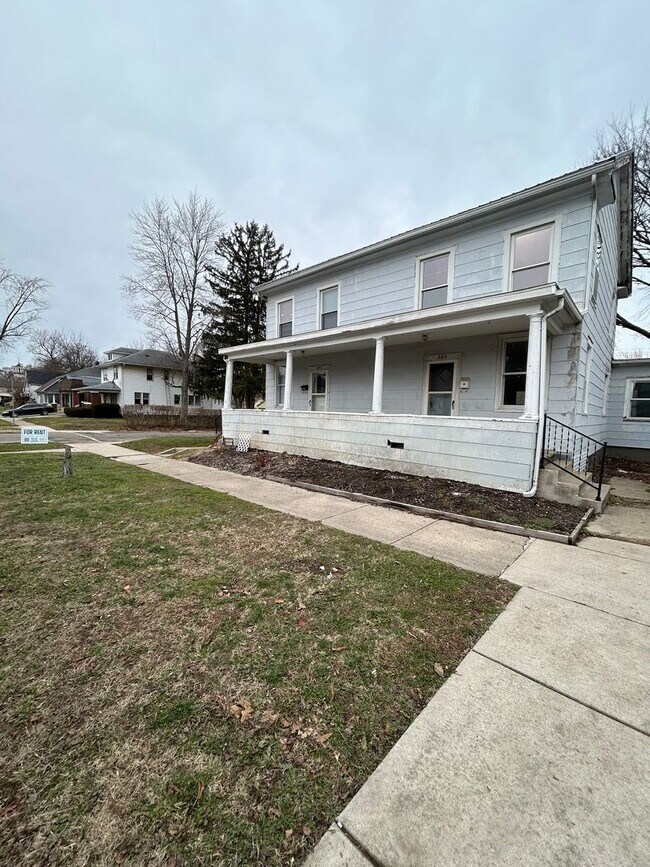 Building Photo - ** Move in Special ** Updated 3-Bedroom, 1-Bathroom Home – $1,100/Month