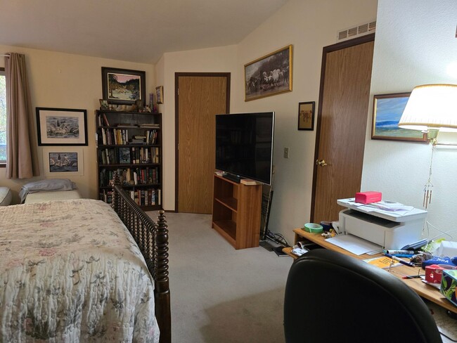 Building Photo - Two Bedroom with Studio, Port Townsend