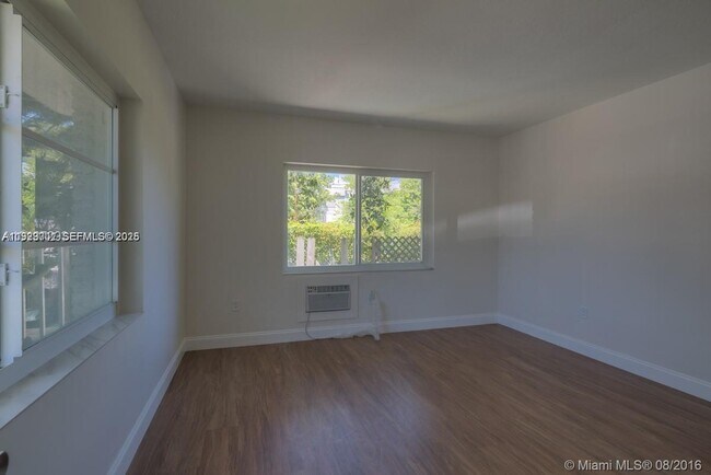 Building Photo - 6941 Bay Dr