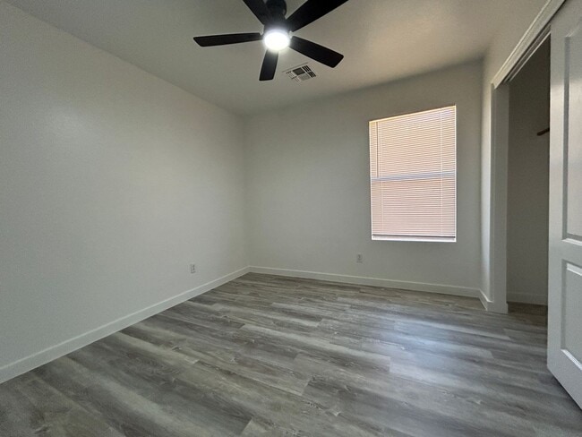 Building Photo - Beautifully Remodeled 3 Bedroom home that backs to the Golf Course