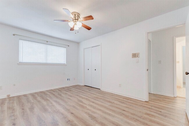 Building Photo - 10720 Briar Forest Dr