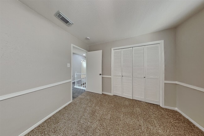 Building Photo - 6807 River Ml Dr