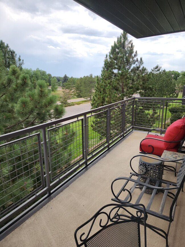 Building Photo - LOCATION, FULLY FURNISHED and LUXURY! Cher...