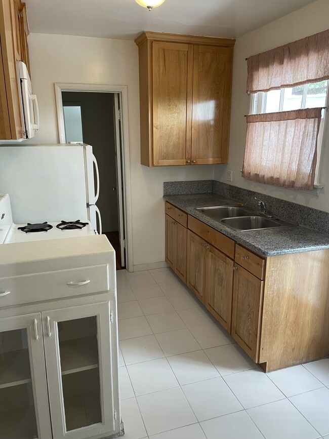 Kitchen - 10579 Ashton Ave