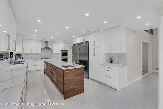 Building Photo - 265 Whalepond Rd