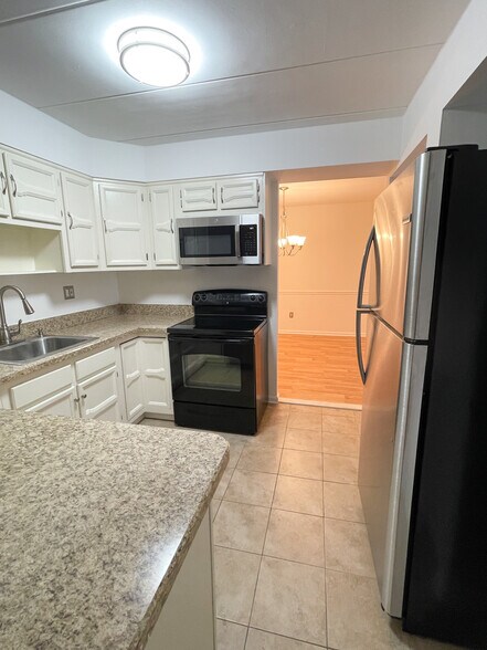Building Photo - 56 Oakridge Dr