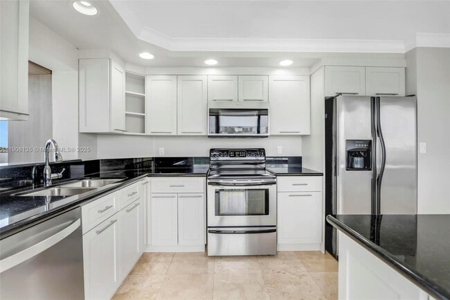 Building Photo - 2333 Brickell Ave