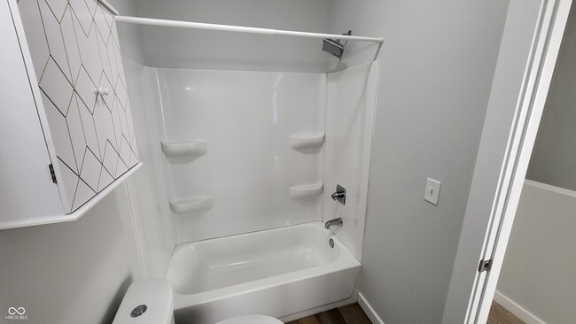 Building Photo - 515 N Oxford St