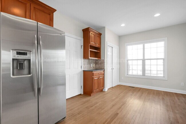 Building Photo - 9580 Mission Dr