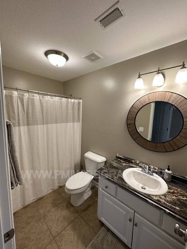 Building Photo - 214 Winterberry Way
