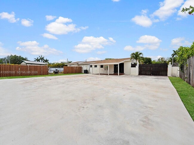 Building Photo - 16321 SW 96th Ave