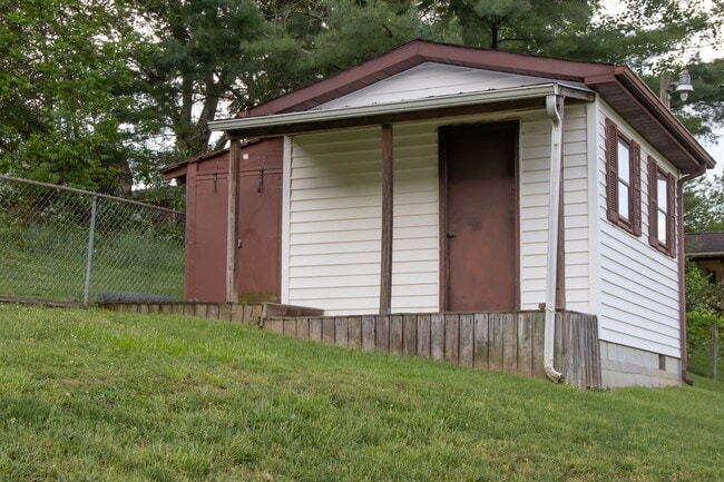 Building Photo - ONE YEAR LEASE WITH POSSIBLE LEASE PURCHAS...