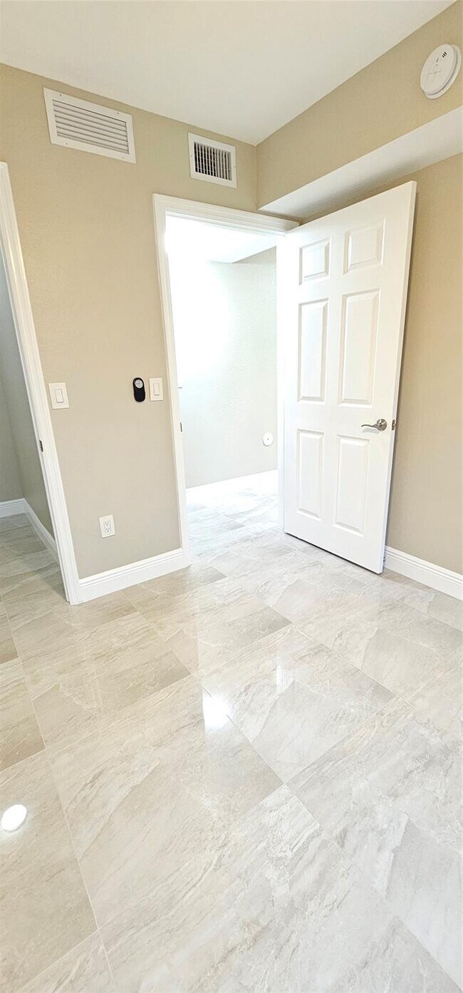 Building Photo - 6768 Heritage Grande