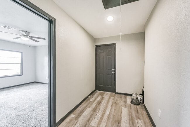 Building Photo - 2718 Summertime Dr