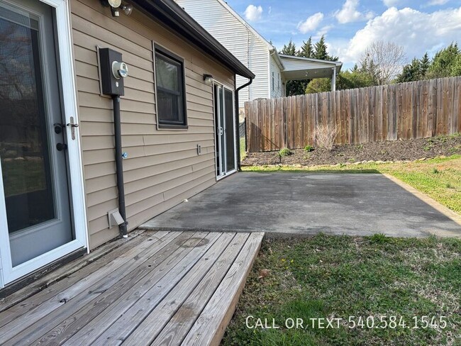 Building Photo - 3615 Ellen Dr