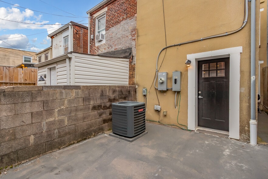 Building Photo - 124 N Collington Ave
