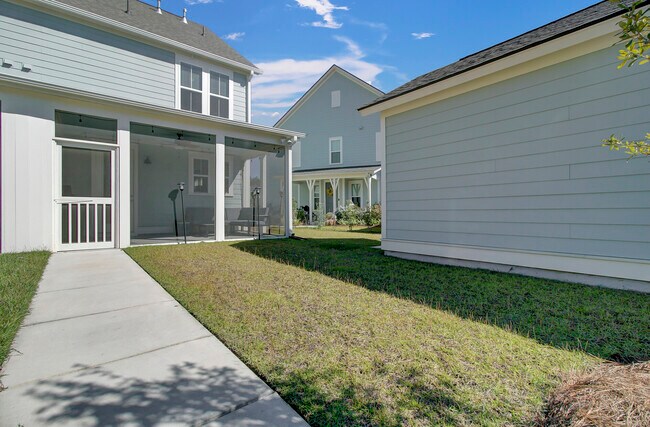 Building Photo - 360 Great Lawn Dr