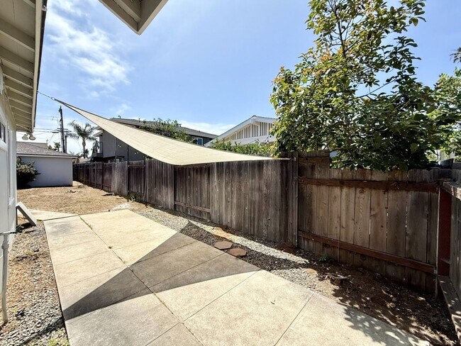 Building Photo - Remodeled Duplex in South O!