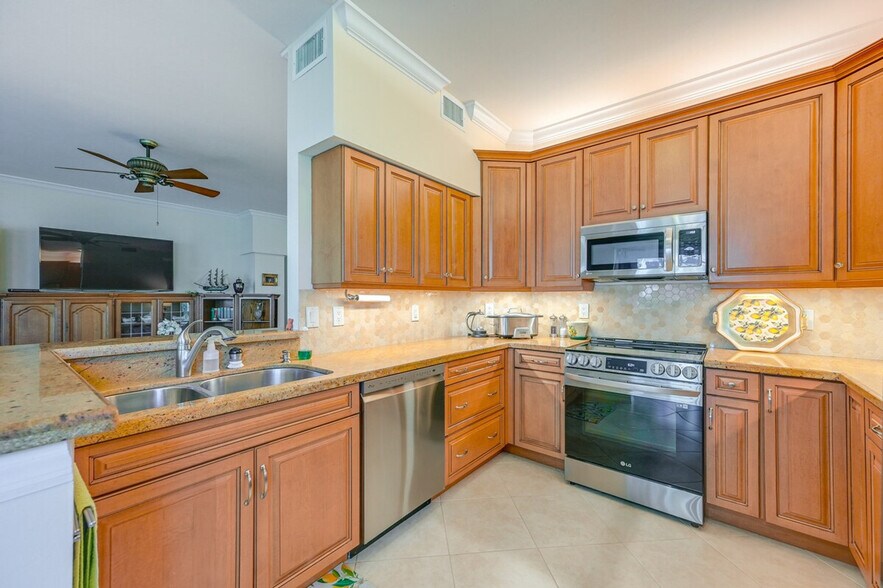 Building Photo - 25031 Banbridge Ct