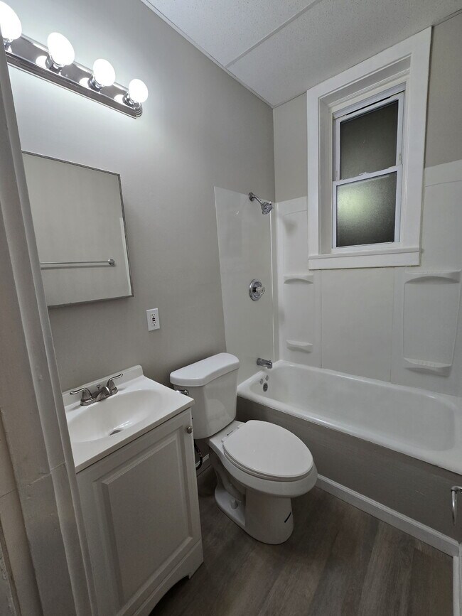 Building Photo - Newly Available 1BR Apartment in South City!