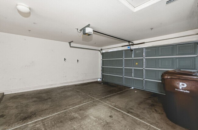 Building Photo - Gated Community, close to 101 and Arrowhead!