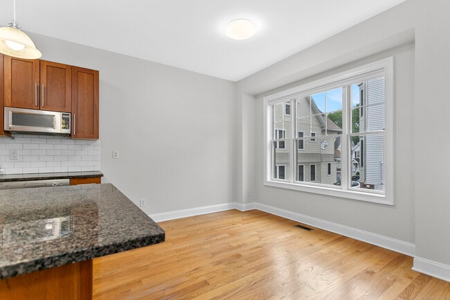 Building Photo - 14 1st St