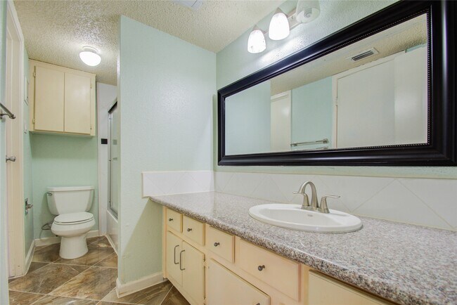 Building Photo - 2750 Holly Hall St