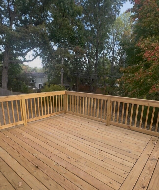 Building Photo - 1033 Sherwood Ave