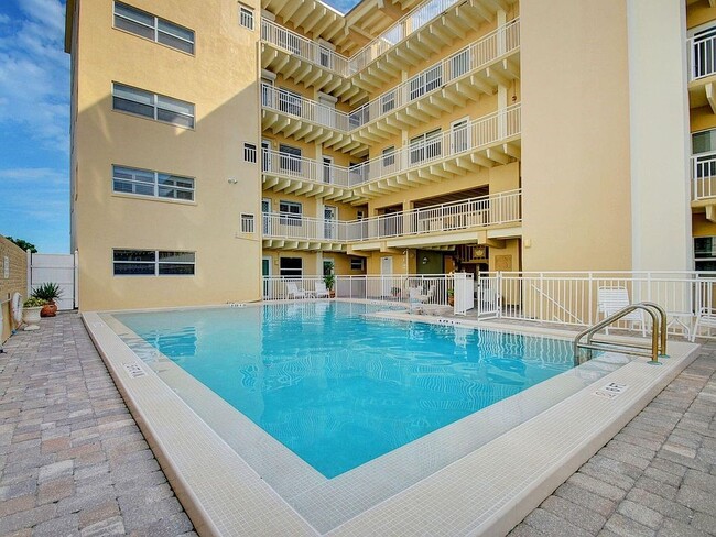 Large heated outdoor pool - 4500 S Ocean Blvd