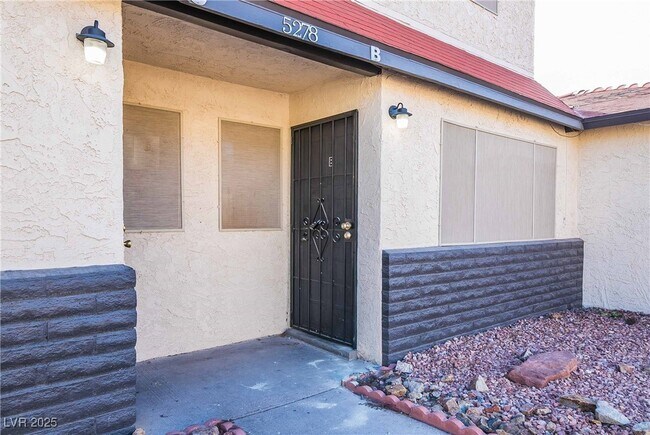 Building Photo - 5278 S Maryland Pkwy