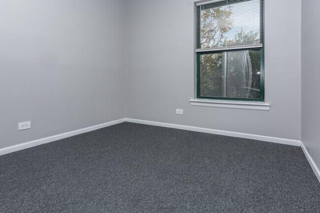Building Photo - 2 bedroom in Washington Park IL 60637