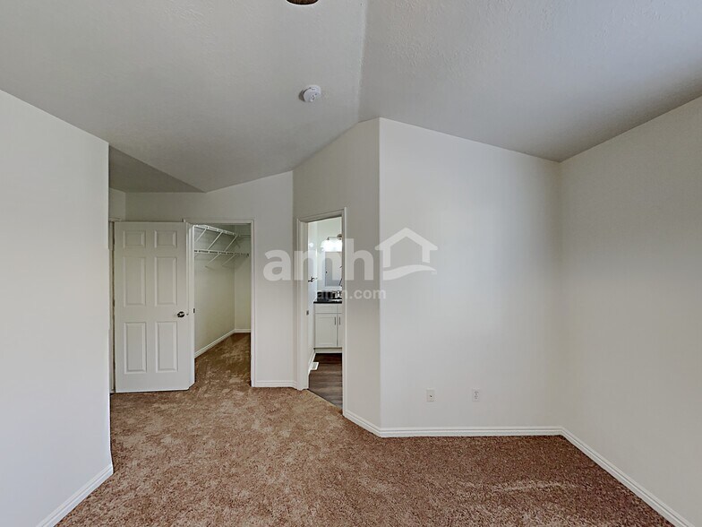 Building Photo - 3877 Chilton Rd