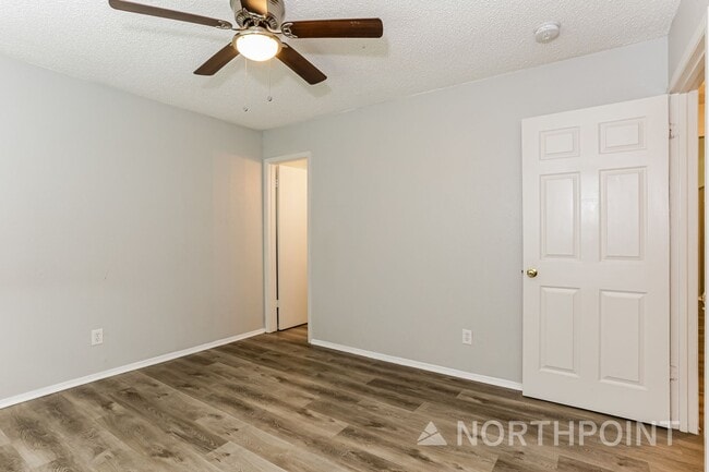 Building Photo - Mesmerizing Single Family Home | 3 BR/1.5 BA | 1-Car Covered Parking | Front and back yard!