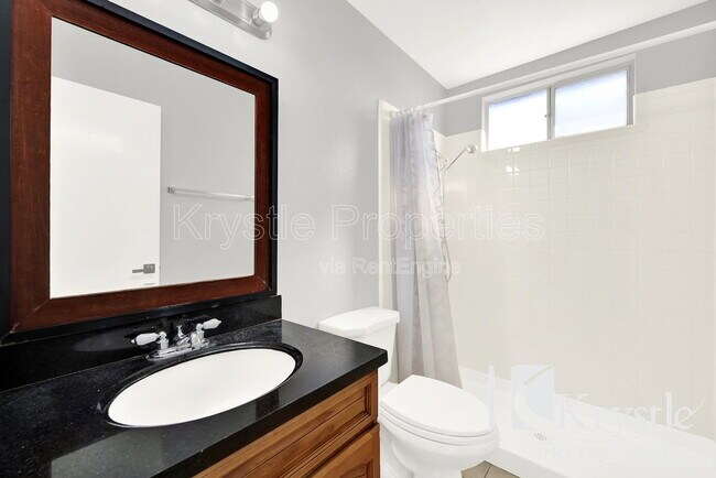 Building Photo - 121 Radcliffe Dr