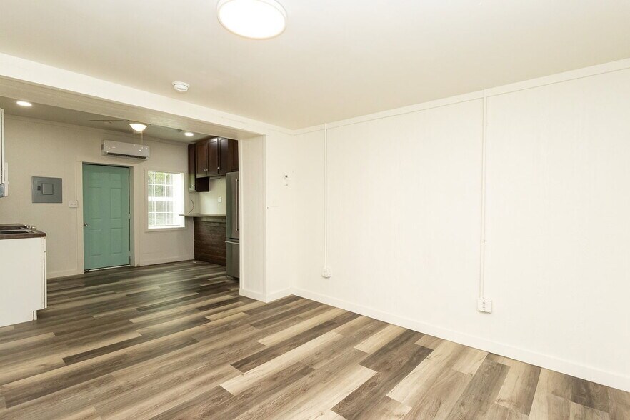 Building Photo - 5640 US-41